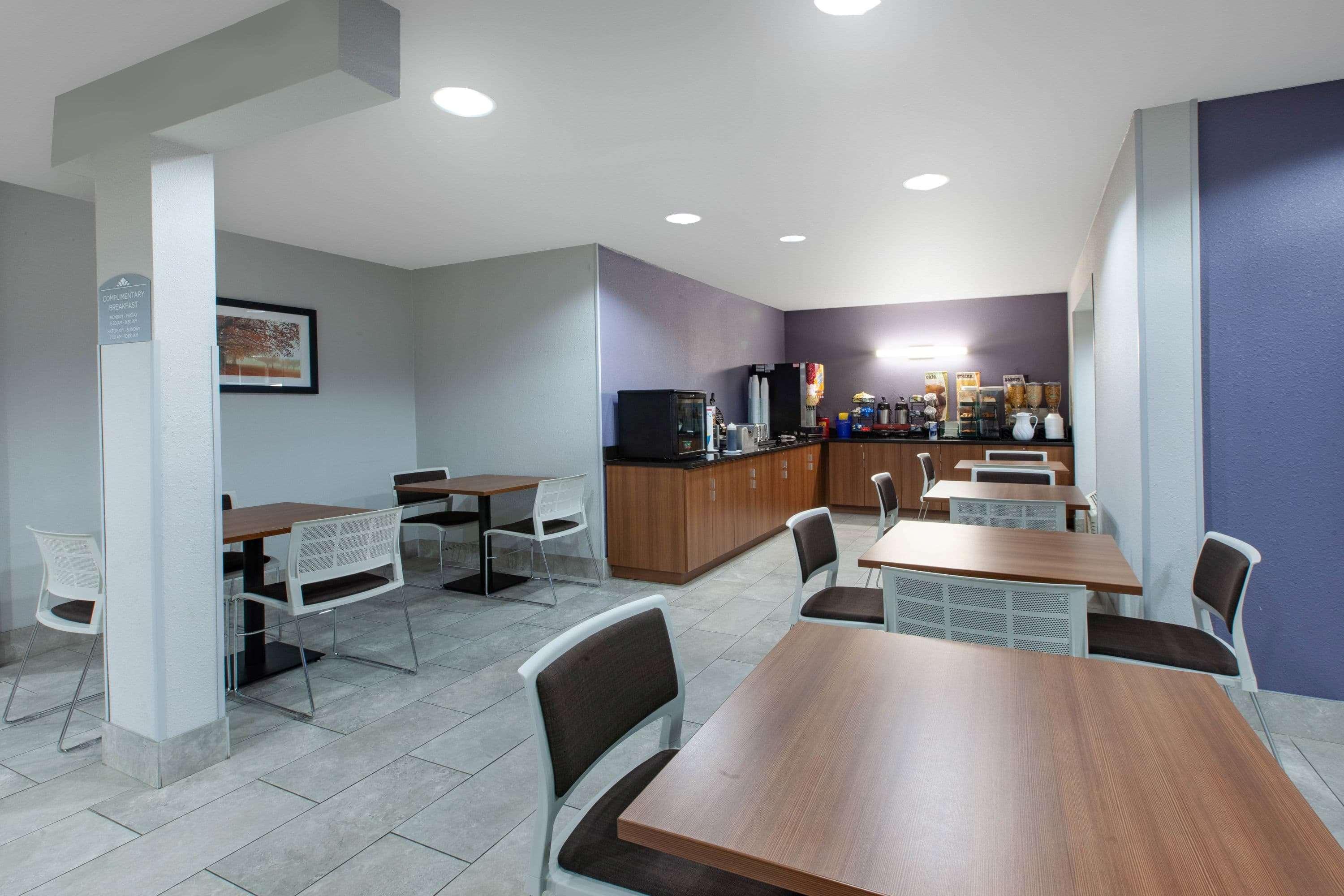 Microtel & By Wyndham Pittsburgh Airport 2*