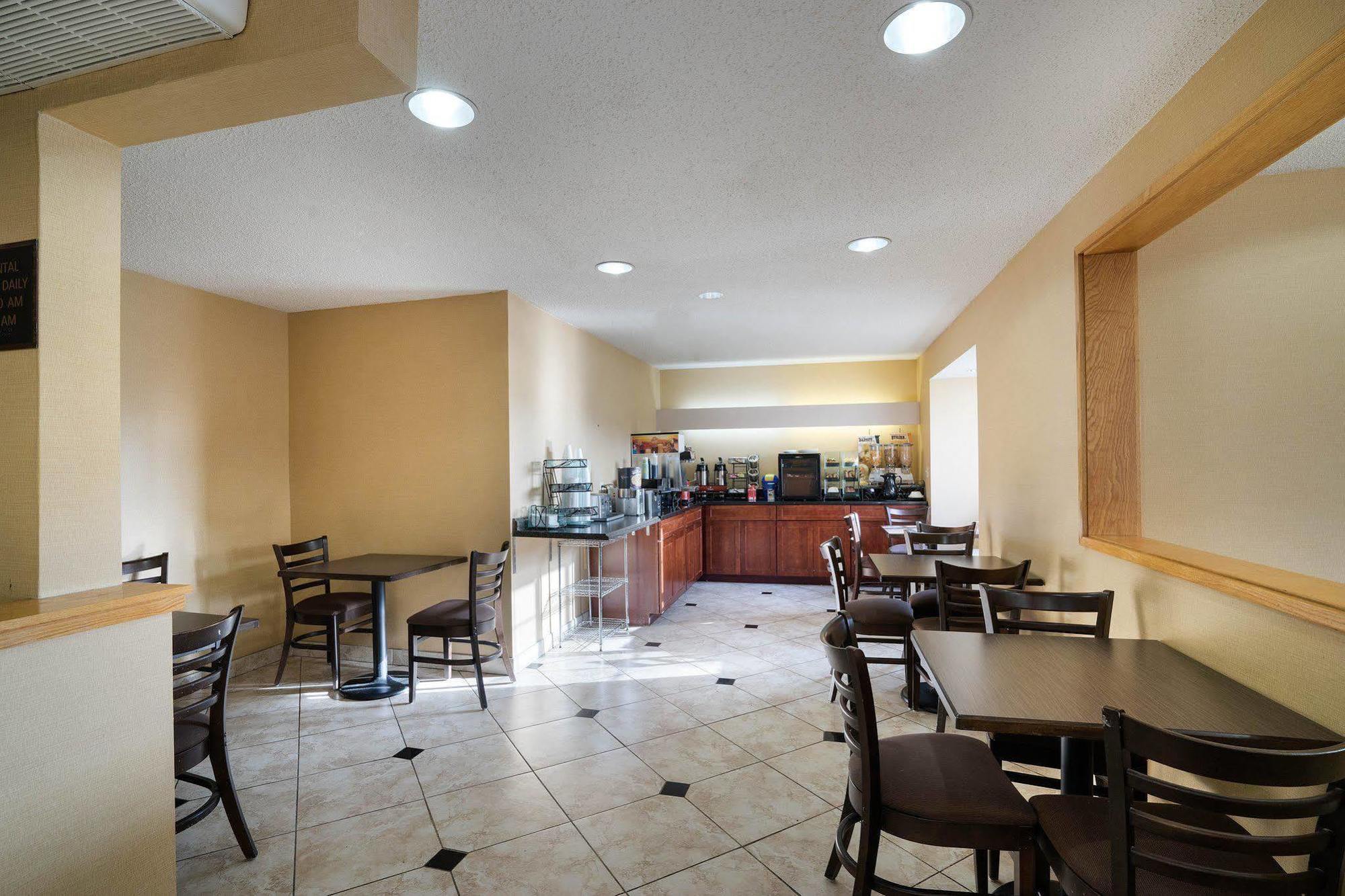 Hotel Microtel & By Wyndham Pittsburgh Airport 2*