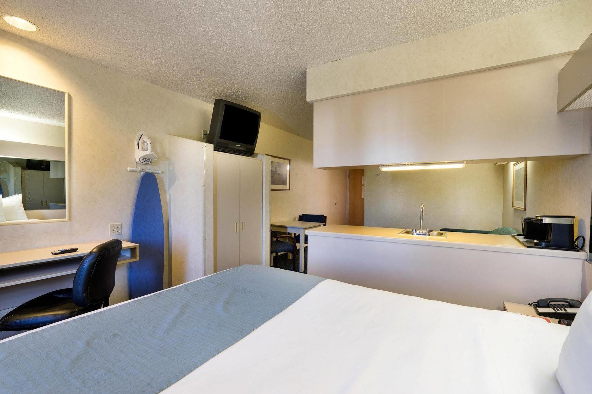Microtel & By Wyndham Pittsburgh Airport Hotel Robinson Township (Allegheny County)