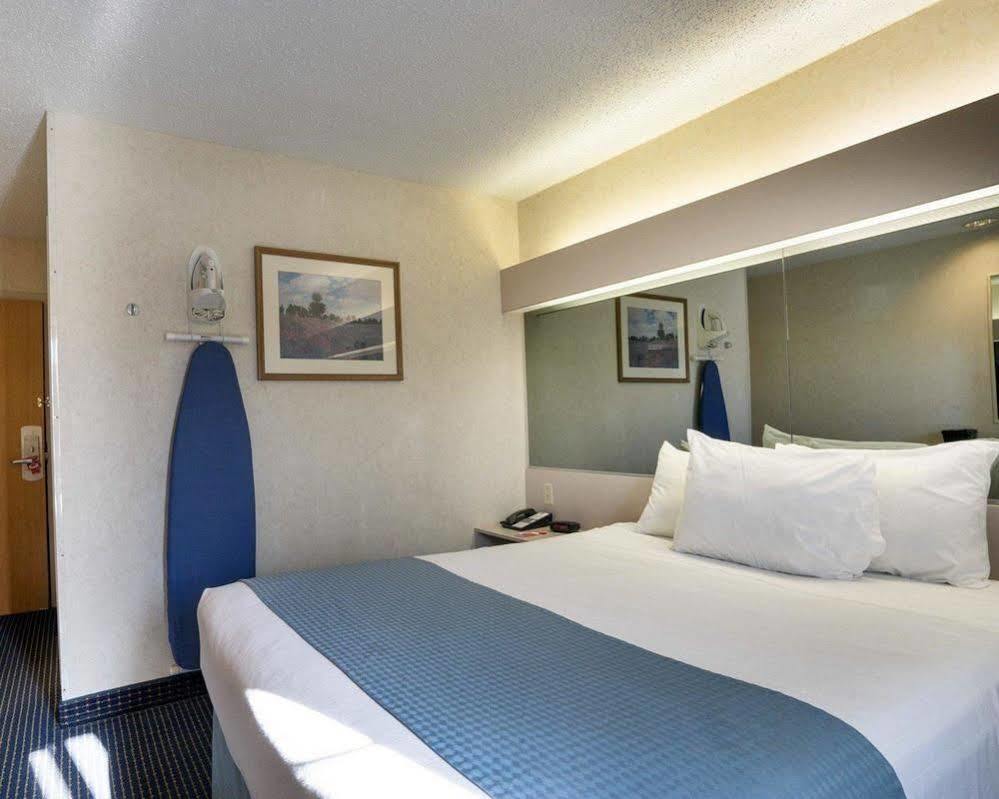 Hotel Microtel & By Wyndham Pittsburgh Airport