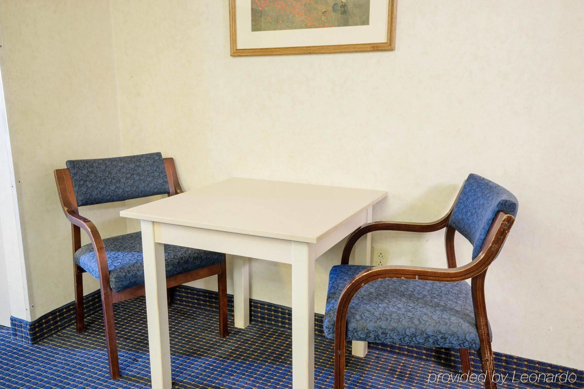 Hotel Microtel & By Wyndham Pittsburgh Airport 2*