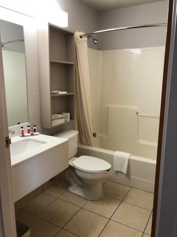 Microtel & By Wyndham Pittsburgh Airport 2*