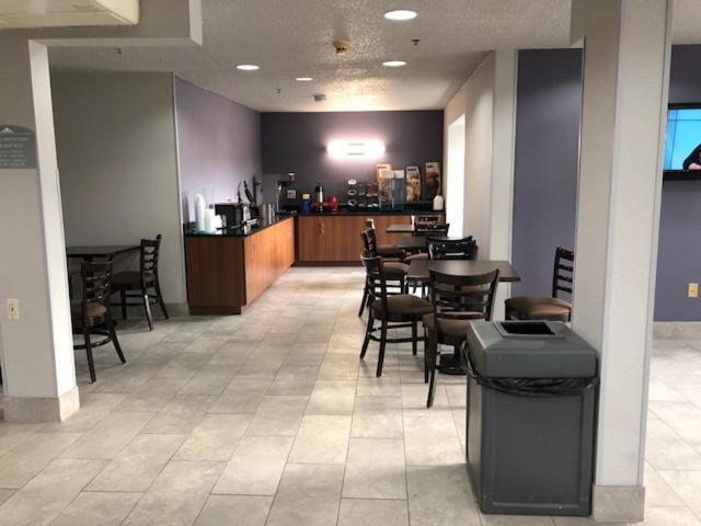Microtel & By Wyndham Pittsburgh Airport Robinson Township